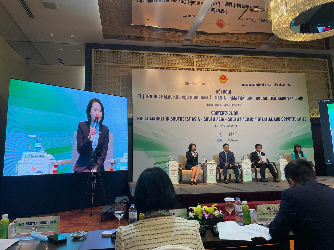 Bà Hoàng Thanh Thủy, Giám đốc Kinh doanh quốc tế Tập đoàn TH chia sẻ tại Hội nghị.