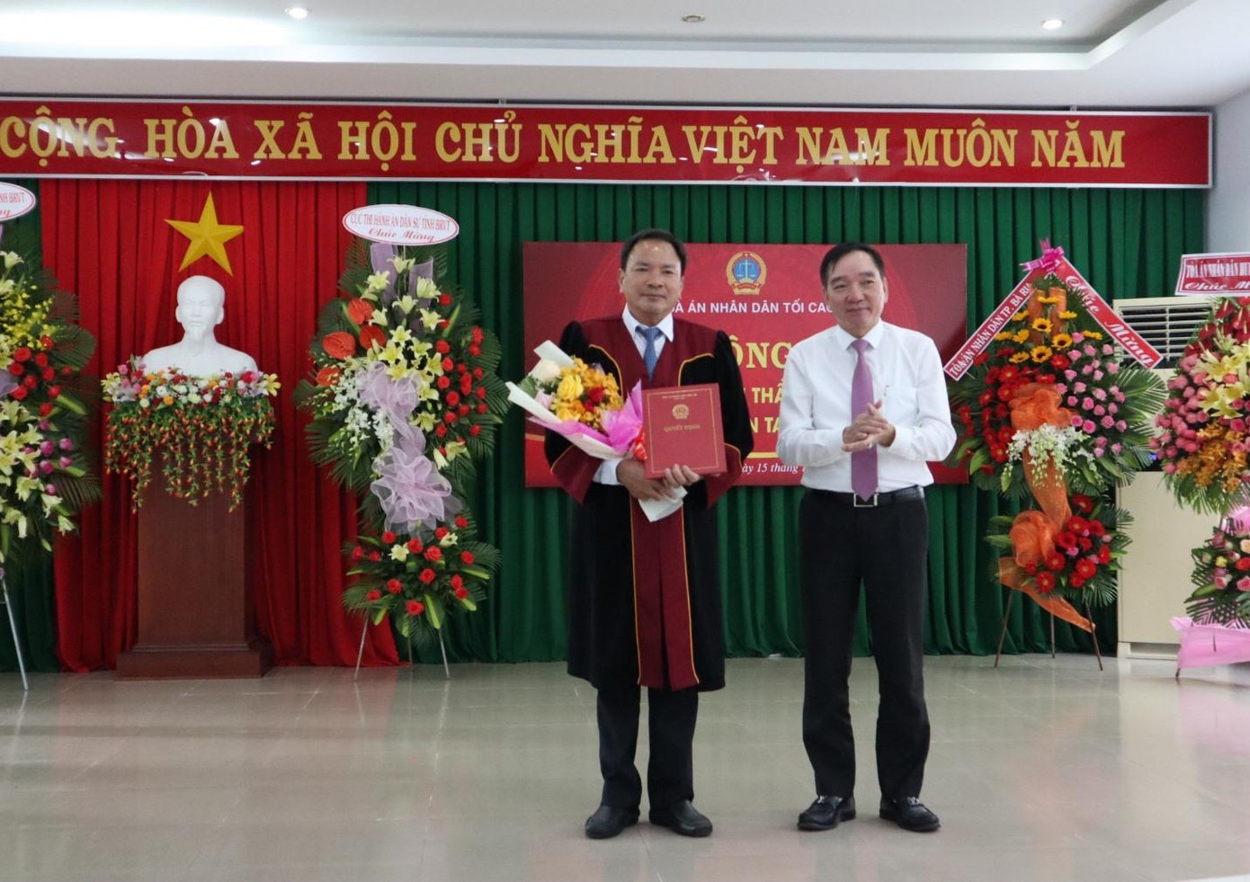 Chủ tịch nước bổ nhiệm chức danh Thẩm phán Cao cấp đối với ông Trần Văn Vui, Chánh án Tòa án Nhân dân tỉnh Bà Rịa - Vũng Tàu.