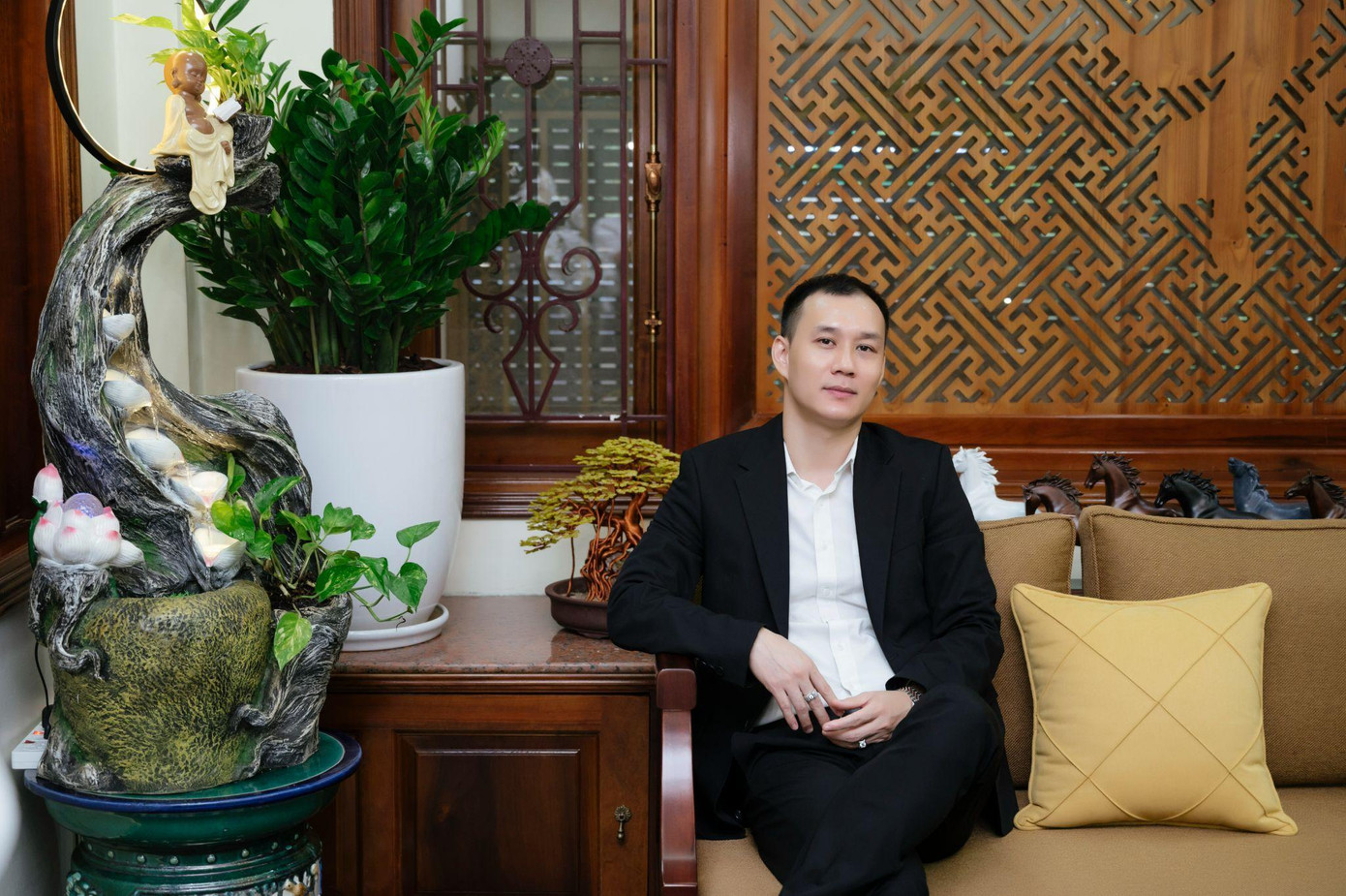 Doanh nhân Lê Minh Khoa - CEO Công ty TNHH ĐTTM Venus Doanh nhân Lê Minh Khoa - CEO Công ty TNHH ĐTTM Venus