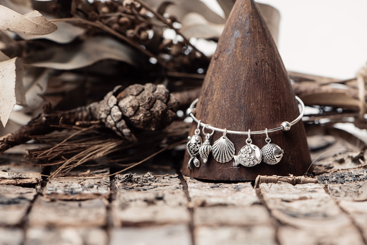 Bộ sưu tập charm đeo kiềng hot hit Bộ sưu tập charm đeo kiềng hot hit