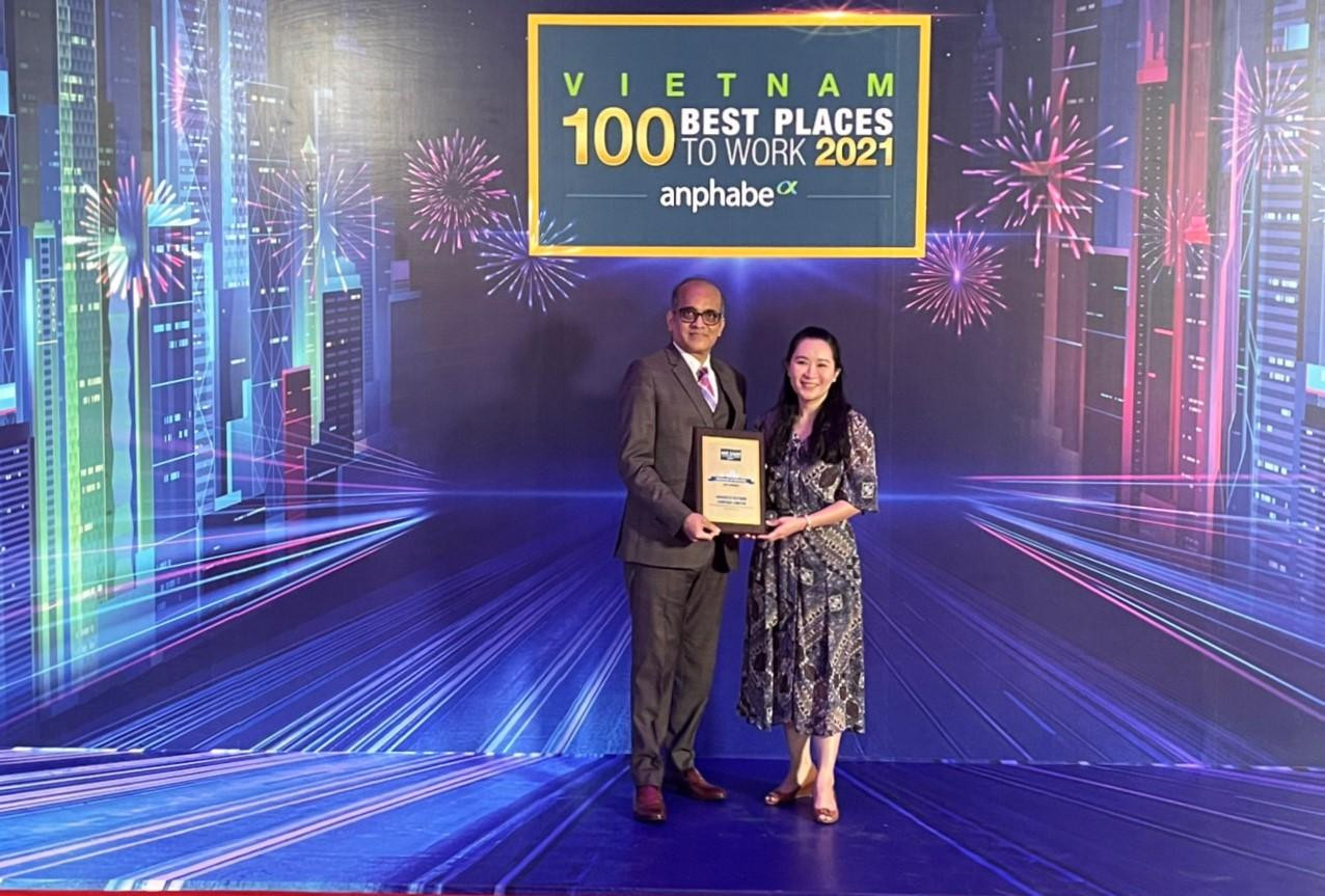 Đại diện Novartis nhận danh hiệu “Nơi làm việc tốt nhất Việt Nam”