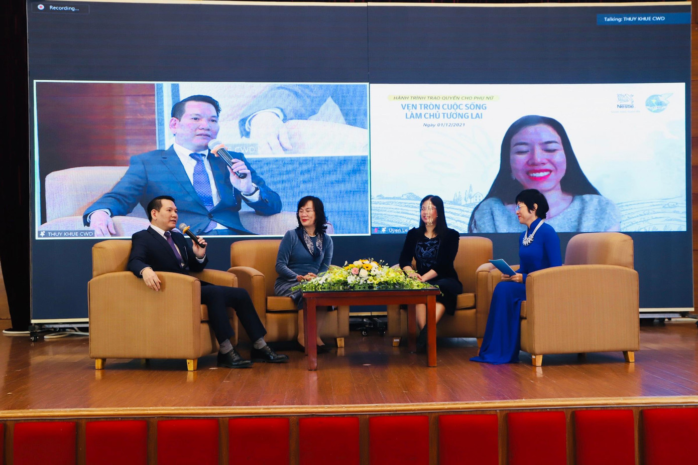 Các khách mời tham gia thảo luận đến từ Văn phòng Chính phủ, Bộ Lao động - Thương binh & Xã hội, Hội LHPN Việt Nam và đại diện công ty Nestle Việt Nam. Các khách mời tham gia thảo luận đến từ Văn phòng Chính phủ, Bộ Lao động - Thương binh & Xã hội, Hội LHPN Việt Nam và đại diện công ty Nestle Việt Nam.