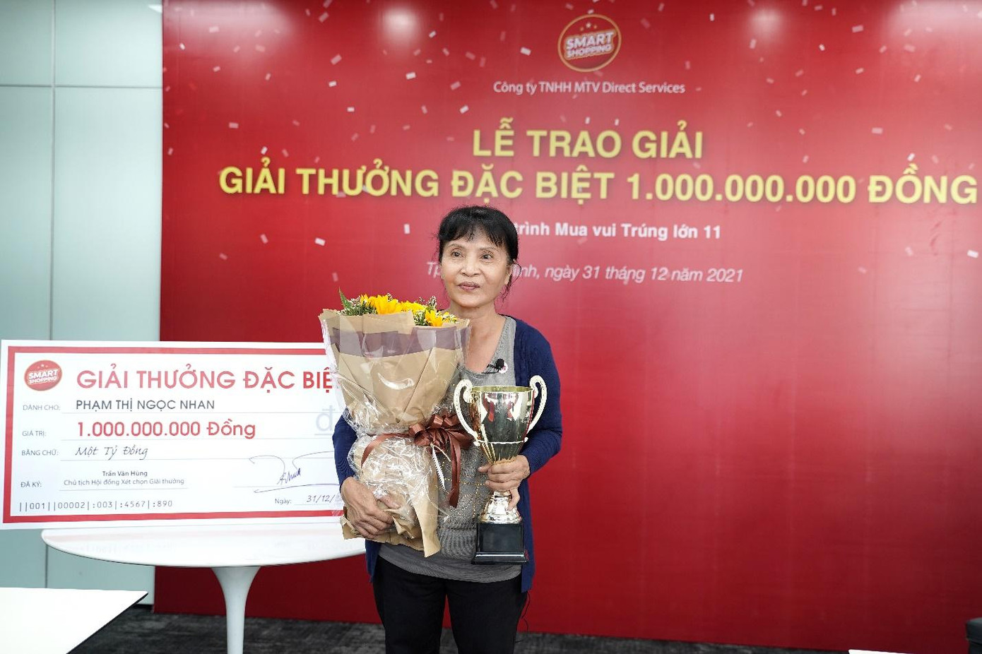 Bà Phạm Thị Ngọc Nhan hạnh phúc chia sẻ cảm xúc khi nhận được 1.000.000.000 Đồng