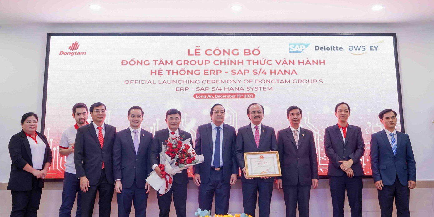 Đồng Tâm Group đón nhận bằng khen và hoa từ Lãnh đạo tỉnh Long An Đồng Tâm Group đón nhận bằng khen và hoa từ Lãnh đạo tỉnh Long An
