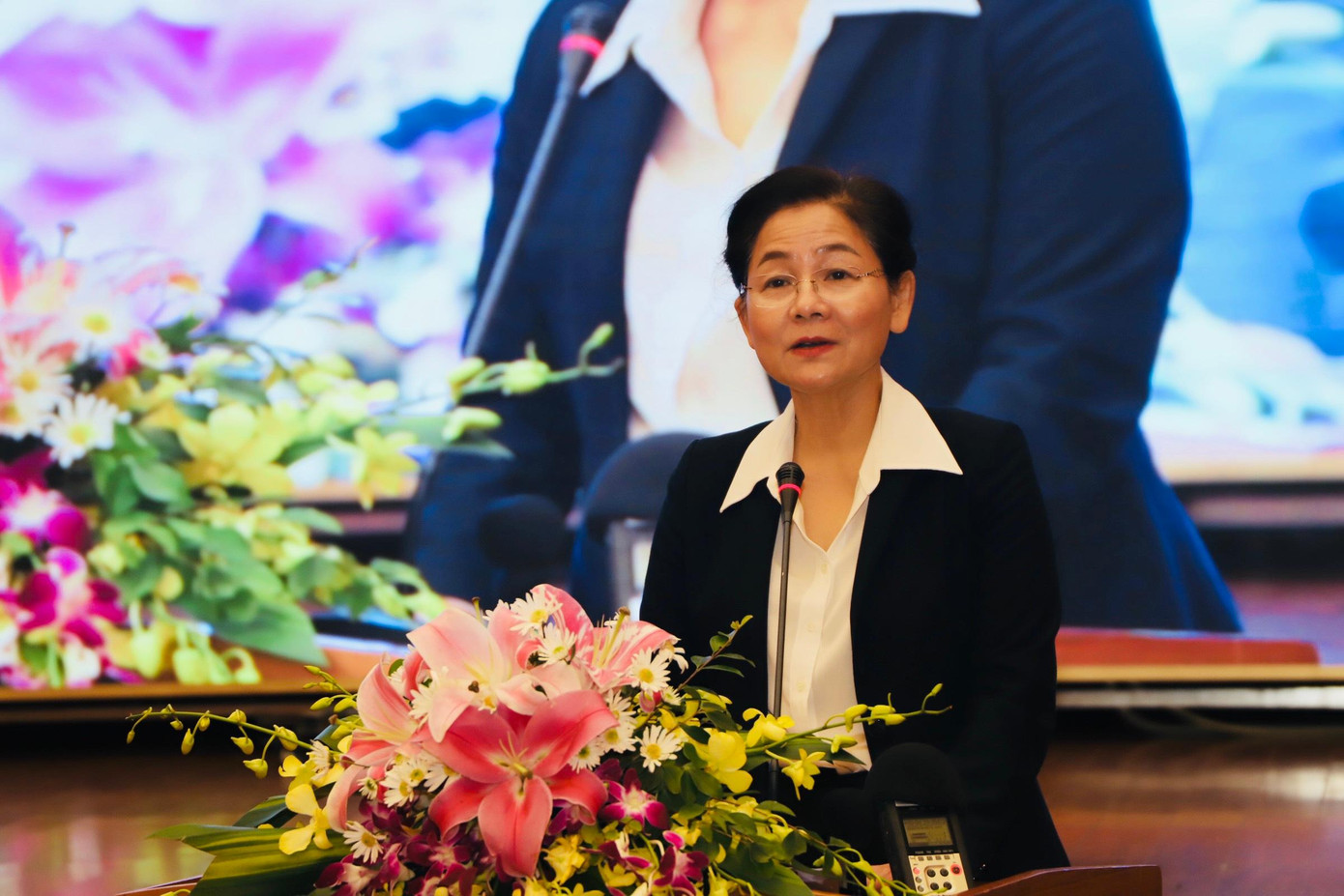 Bà Trần Thị Hương - Phó chủ tịch Hội LHPN Việt Nam phát biểu khai mạc chương trình Tọa đàm Hành trình trao quyền cho phụ nữ: Vẹn tròn cuộc sống - Làm chủ tương lai diễn ra ngày 1/12/2021. Bà Trần Thị Hương - Phó chủ tịch Hội LHPN Việt Nam phát biểu khai mạc chương trình Tọa đàm Hành trình trao quyền cho phụ nữ: Vẹn tròn cuộc sống - Làm chủ tương lai diễn ra ngày 1/12/2021.