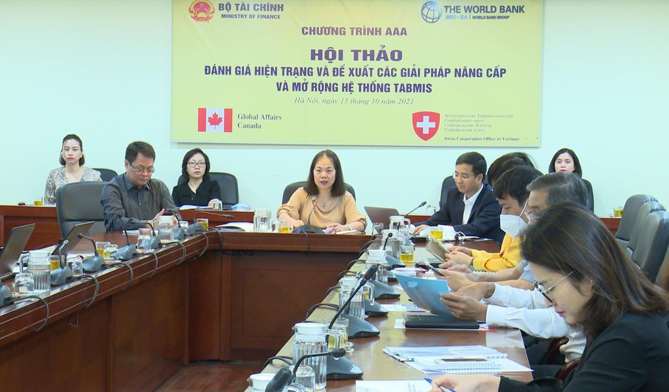 Bà Đặng Thị Thủy, Phó Tổng Giám đốc KBNN chủ trì, phát biểu tại hội thảo