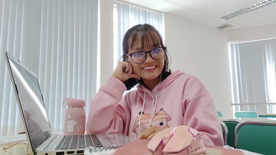 Kim Thảo luôn giữ vững tinh thần lạc quan đối đầu với nghịch cảnh Kim Thảo luôn giữ vững tinh thần lạc quan đối đầu với nghịch cảnh