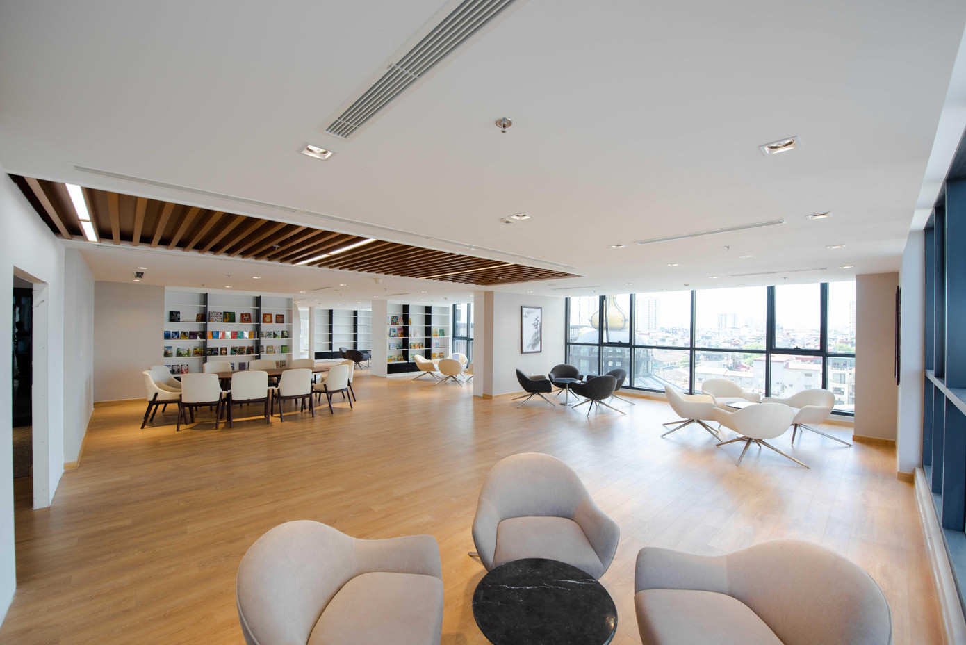 Phòng đọc sách rộng, bày trí tinh tế mang đến phút giây thư giãn cho cư dân Sachi Prime trong không gian đầy sang trọng