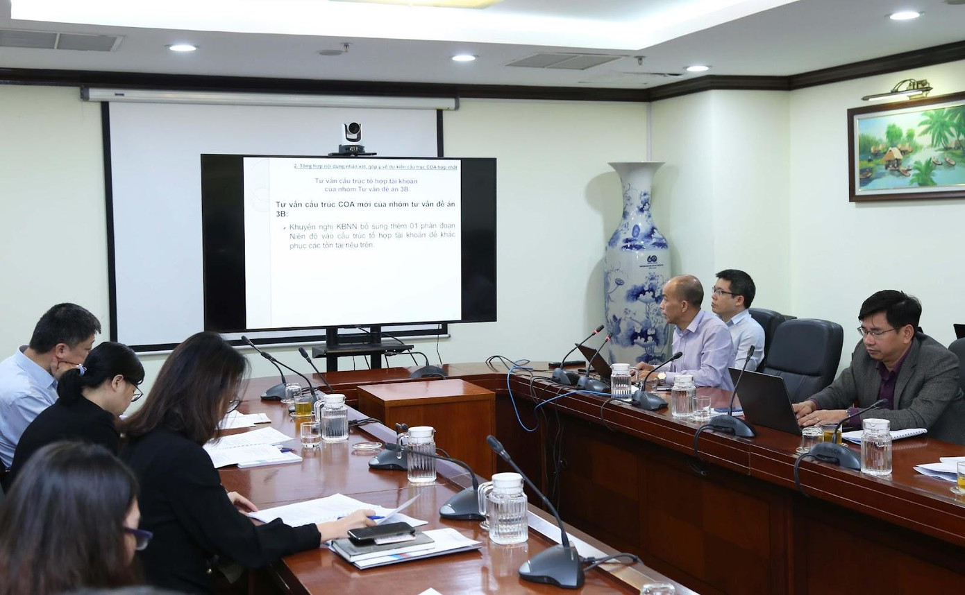 Chuyên gia tư vấn trình bày Báo cáo