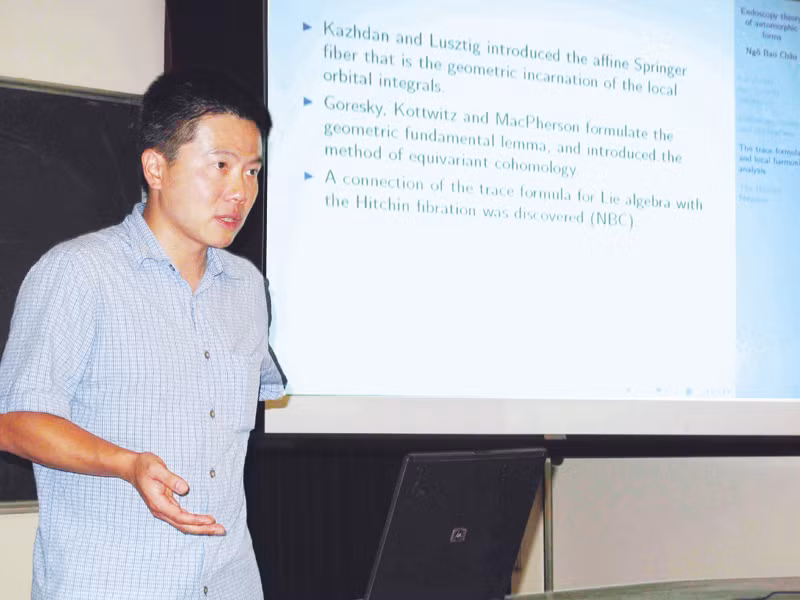 GS Ngô Bảo Châu tại buổi thuyết trình cách đây hai tuần ở Viện Toán học Việt Nam