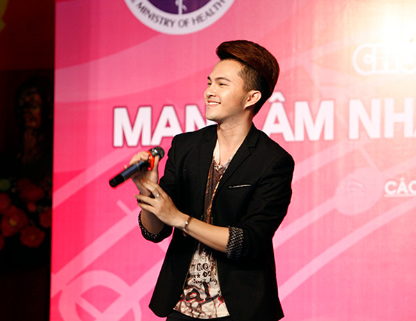 Maria Đinh Phương Ánh kín đáo khi hát ở bệnh viện ảnh 3