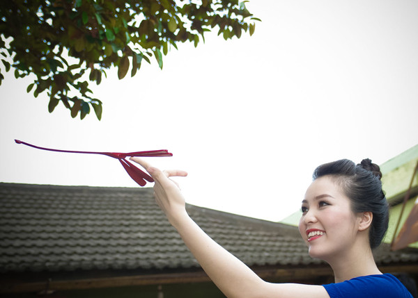 Á hậu Thụy Vân giản dị, thân thiện thăm người khuyết tật ảnh 7