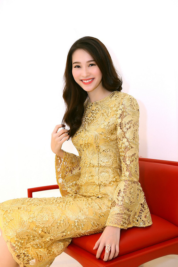 Hoa hậu Thu Thảo xinh đẹp hút hồn khi thử đồ ảnh 5