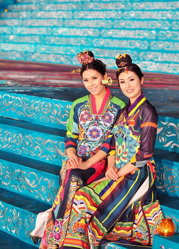 Ngọc Hân ra mắt BST áo dài Hàn Quốc tại Fesival Huế ảnh 8