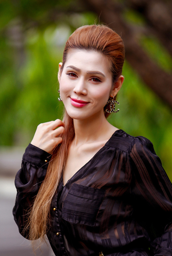 Maria Đinh Phương Ánh kín đáo khi hát ở bệnh viện ảnh 5