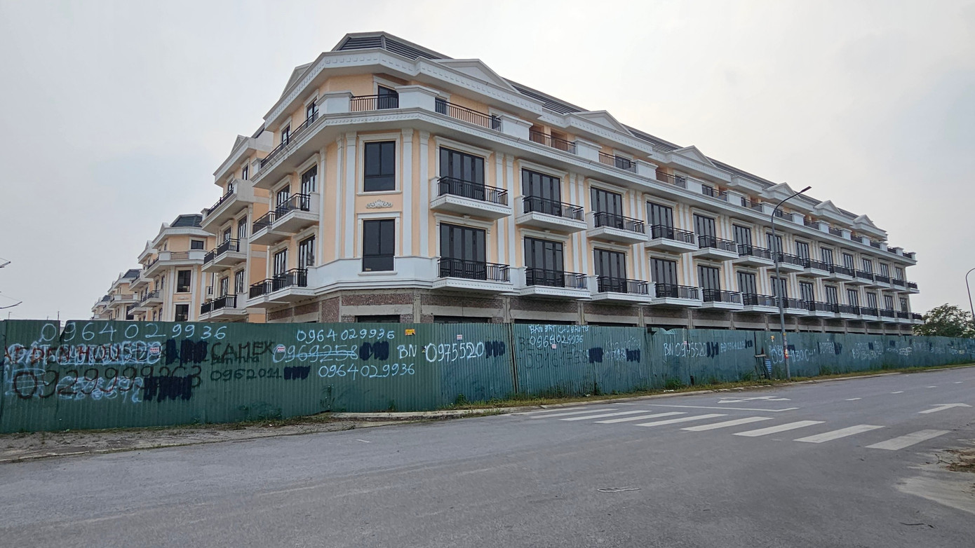 Cũng theo cơ quan thanh tra, Công ty Bình Dương đã được Ngân hàng TMCP Đầu tư và Phát triển Việt Nam - chi nhánh Hà Nội thực hiện bảo lãnh nghĩa vụ tài chính trước khi công ty bán nhà ở hình thành trong tương lai đối với 91 lô chuyển nhượng trong năm 2023. Việc bảo lãnh nghĩa vụ tài chính còn chưa đầy đủ đối với 155 lô công ty đã chuyển nhượng năm 2022.