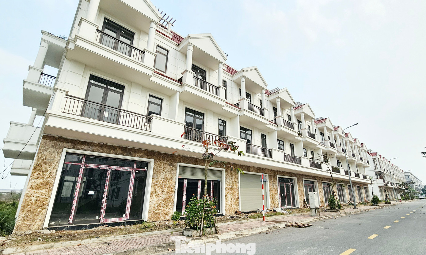 Trao đổi với PV, lãnh đạo Sở Xây dựng tỉnh Bắc Ninh cho biết, liên quan đến việc xử lý vi phạm của Công ty cổ phần Đệ Tam trong việc ký 27 hợp đồng huy động vốn khi chưa có Thông báo đủ điều kiện huy động vốn, Sở đã làm việc với chủ đầu tư và yêu cầu cung cấp hồ sơ, tài liệu để xử lý theo quy định.