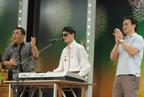 Chàng trai khiếm thị Trần Văn Thương cũng khiến khán giả phải rơi lệ. Ảnh: VNE