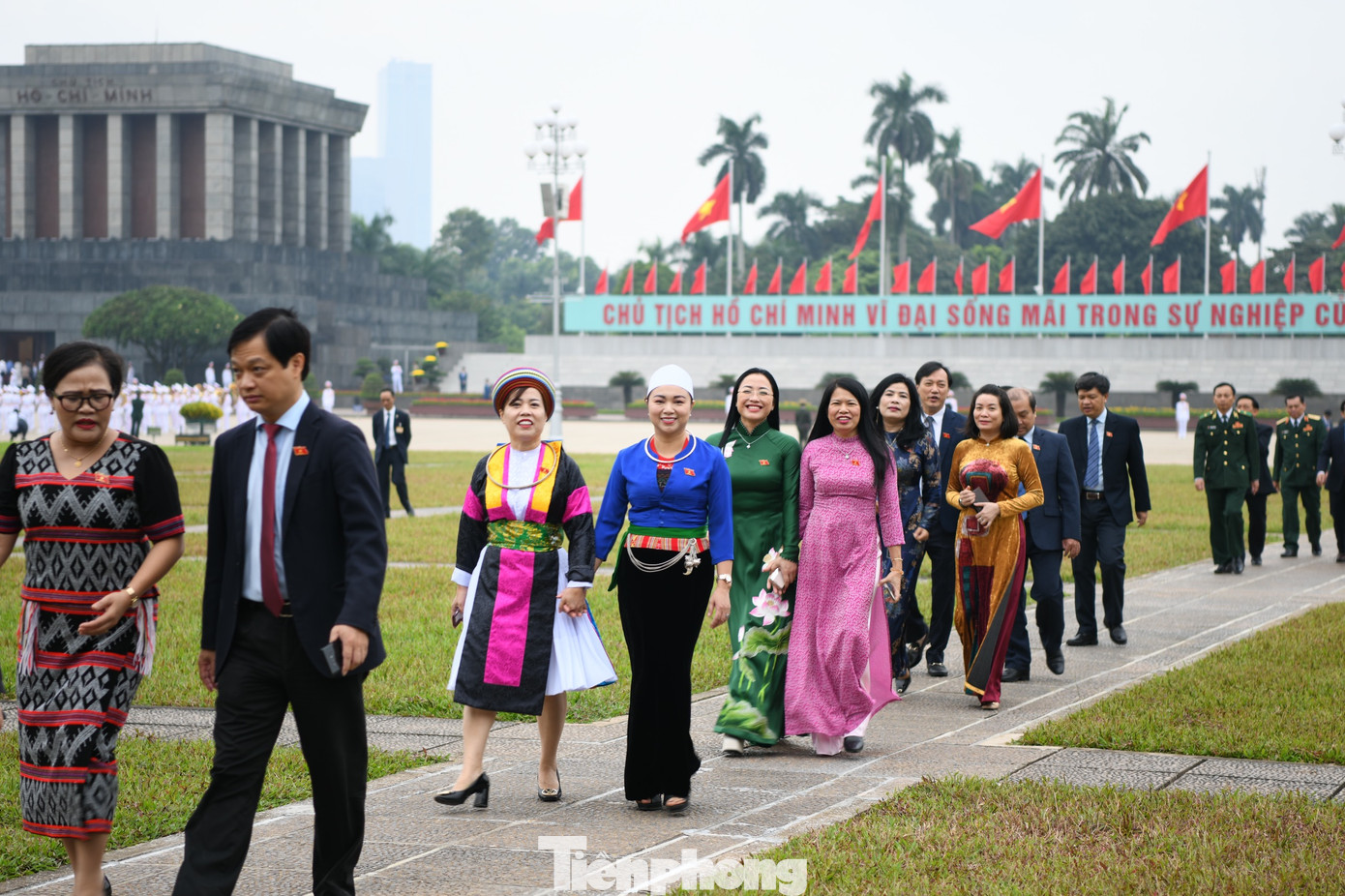 Tại kỳ họp này, Quốc hội sẽ xem xét, quyết định các vấn đề kinh tế - xã hội; các báo cáo công tác tư pháp; tiến hành chất vấn và trả lời chất vấn của đại biểu Quốc hội về trách nhiệm của các thành viên Chính phủ, trưởng ngành trong việc thực hiện một số nghị quyết của Quốc hội khóa XIV về giám sát chuyên đề, chất vấn và nghị quyết của Quốc hội về giám sát chuyên đề, chất vấn từ đầu nhiệm kỳ khóa XV đến hết kỳ họp thứ 4.
