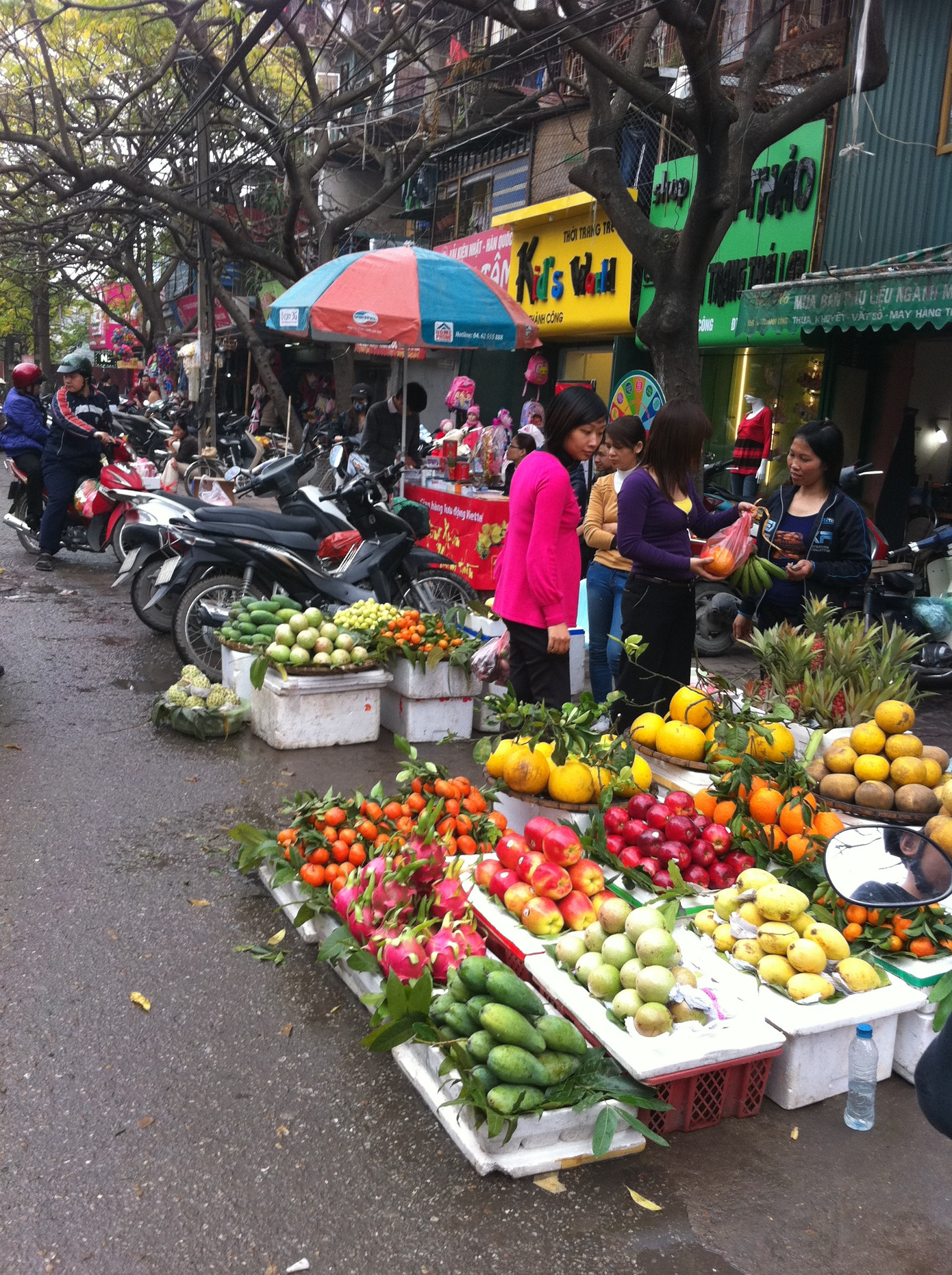 Giá hoa quả trong những ngày đầu năm mới đắt đỏ