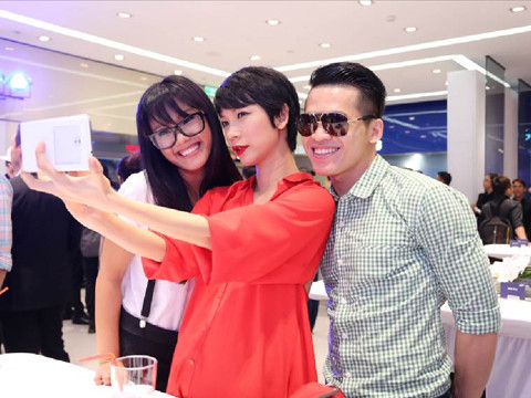 Xuân Lan với Phương Vy và Quốc Thiên Idol.