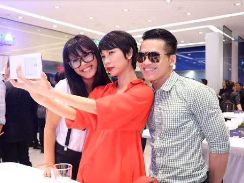 Xuân Lan với Phương Vy và Quốc Thiên Idol.