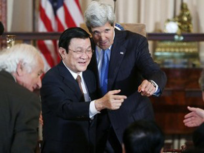 Chủ tịch nước Việt Nam Trương Tấn Sang và Ngoại trưởng Hoa Kỳ John Kerry