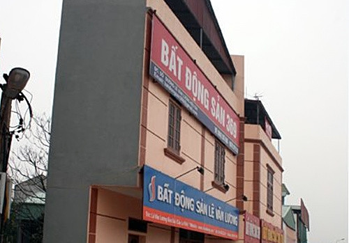 Nhà siêu mỏng trên đường Lê Văn Lương kéo dài ở Hà Nội. Nhà siêu mỏng trên đường Lê Văn Lương kéo dài ở Hà Nội