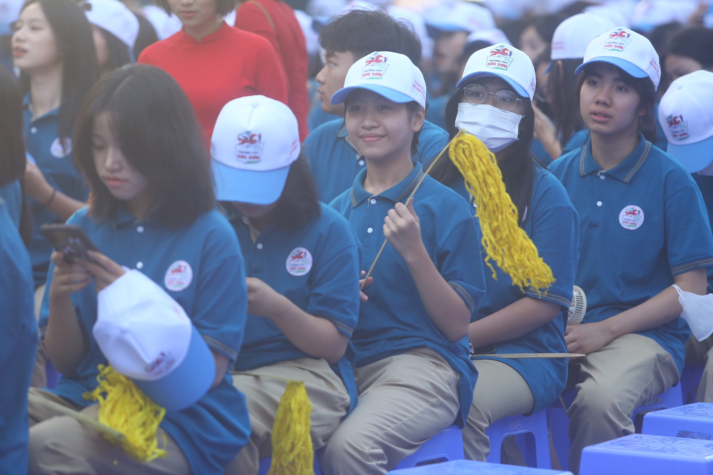 Khu di tích lịch sử đền Sóc nằm dưới chân Núi Sóc. Đây là nơi gắn với truyền thuyết anh hùng Thánh Gióng bay về trời sau khi đánh thắng giặc Ân. Quần thể di tích đền Sóc hiện nay bao gồm đền Trình, đền Mẫu, chùa Đại Bi, đền Thượng, chùa Non Nước, tượng đài Thánh Gióng trên đỉnh Vệ Linh và các lăng bia đá ghi lại lịch sử và lễ hội đền Sóc.