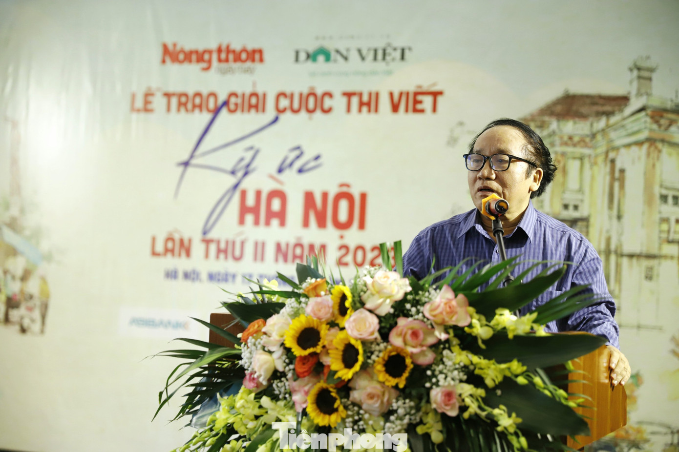 Nhà thơ Trần Đăng Khoa, Trưởng ban giám khảo chia sẻ tại lễ trao giải. Nhà thơ Trần Đăng Khoa, Trưởng ban giám khảo chia sẻ tại lễ trao giải.