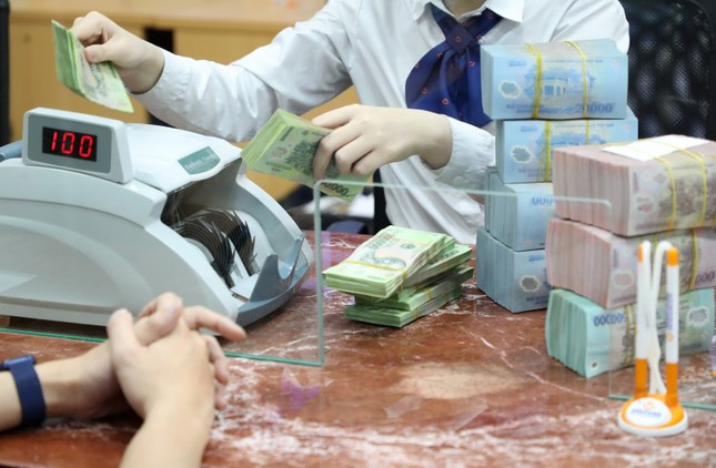 Lãi suất cho vay vẫn còn &quot;neo&quot; cao (ảnh: Như Ý).