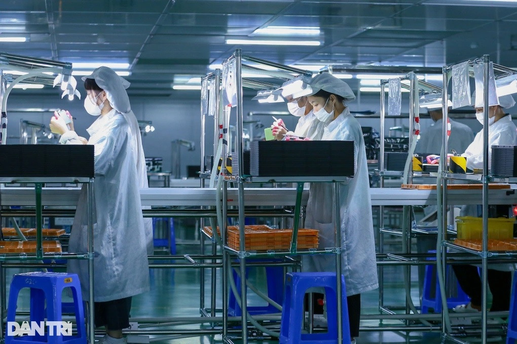 Người lao động làm việc tại một nhà máy ở Hà Nội (Ảnh: Hoa Lê) Người lao động làm việc tại một nhà máy ở Hà Nội (Ảnh: Hoa Lê)