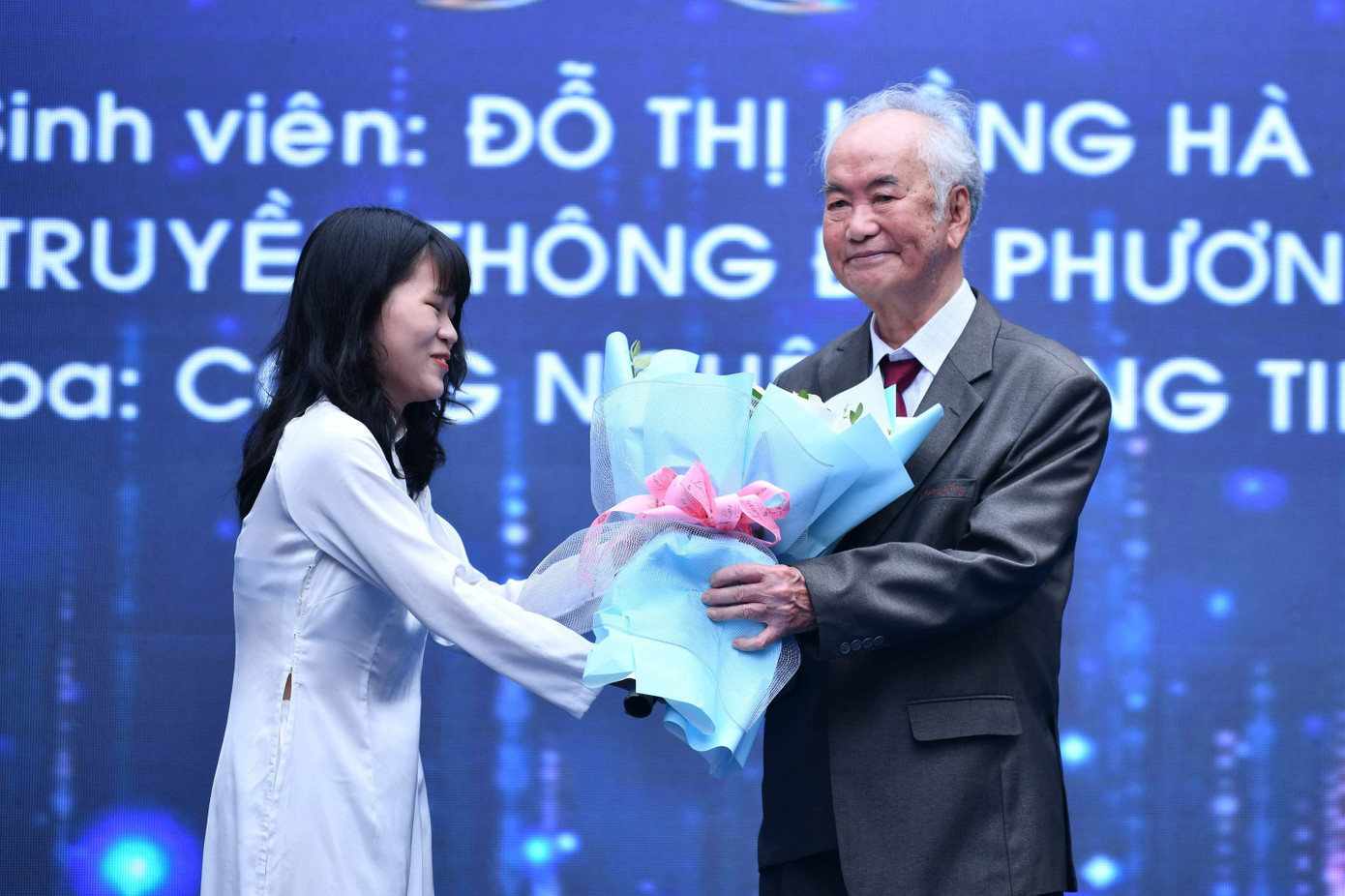 Cũng trong buổi Lễ Khai giảng, PGS.TS Bùi Thiện Dụ đã nêu những nhiệm vụ mà thầy và trò nhà trường cần phải tập trung thực hiện. Đây là một năm học với nhiều cơ hội và thách thức của Trường Đại học Phương Đông khi chuyển sang hoạt động theo mô hình trường đại học tư thục