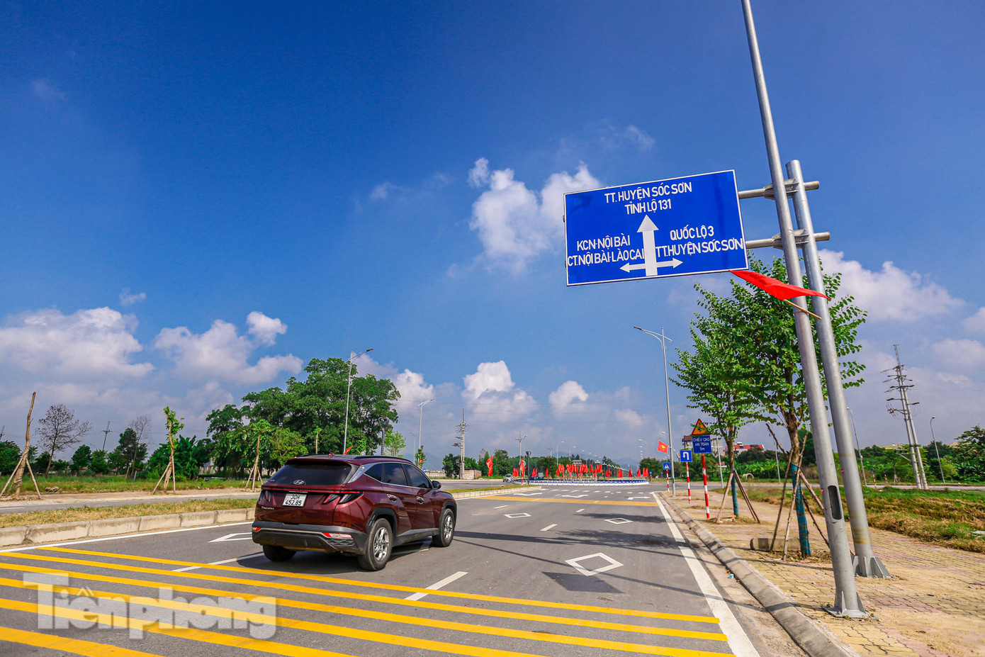 Dự án có điểm đầu (Km0) giao với tuyến đường Quốc lộ 3 cụm công nghiệp tập trung tại nút giao vòng xuyến, hiện đang xây dựng, thuộc thôn Hương Đình, xã Mai Đình; điểm cuối tuyến giao với đường Quốc lộ 18.