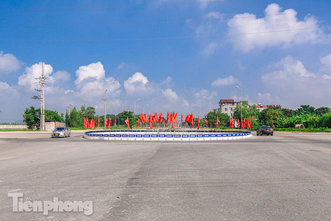 Đại diện chủ đầu tư chia sẻ, tuyến đường mới này được thiết kế theo tiêu chuẩn đường cấp đô thị, sẽ tạo mạch kết nối từ Khu đô thị vệ tinh Sóc Sơn đến trung tâm Thành phố Hà Nội, sân bay Quốc tế Nội Bài và các tỉnh lân cận. Tạo ra cơ sở vững chắc để giao thương hàng hoá, du lịch và dịch vụ phát triển mạnh mẽ trong khu vực huyện Sóc Sơn. Từ việc này, huyện không chỉ thúc đẩy giao thương mà còn góp phần thúc đẩy tạo đà cho phát triển kinh tế - xã hội địa phương.