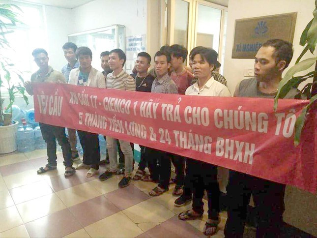 Người lao động bị nợ BHXH, BHTN phải chật vật đi đòi. Ảnh: Dương Hưng