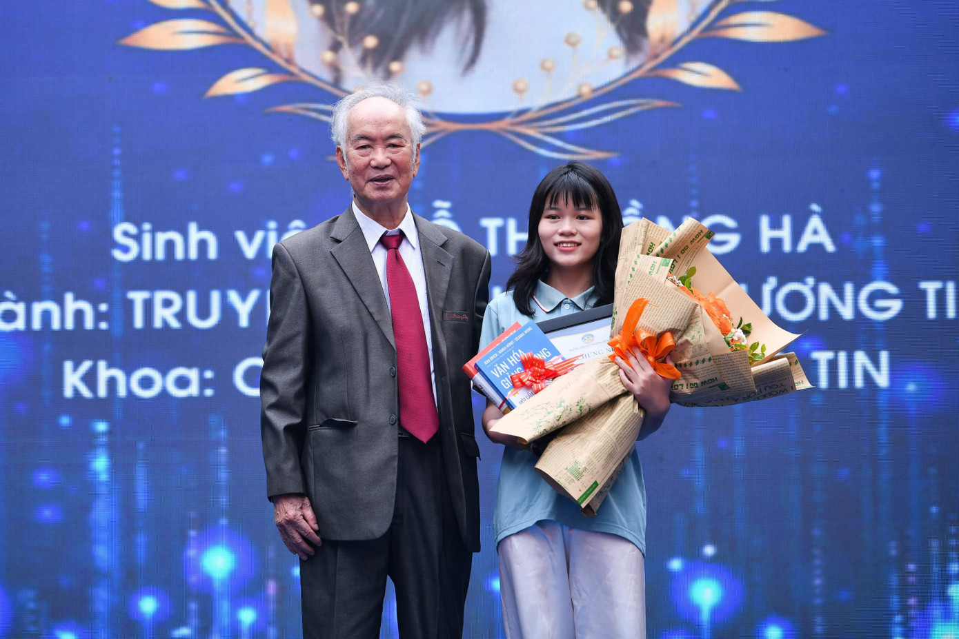 Thầy mong muốn trường tiếp tục ổn định, phát triển đội ngũ nhà giáo và cán bộ quản lý giáo dục đáp ứng yêu cầu đổi mới giáo dục và đào tạo; đẩy mạnh hơn nữa phong trào nghiên cứu khoa học trong cán bộ, giảng viên; tăng cường kỷ cương, nề nếp, chất lượng, hiệu quả công việc, thực hiện tốt quản trị đại học tiên tiến.