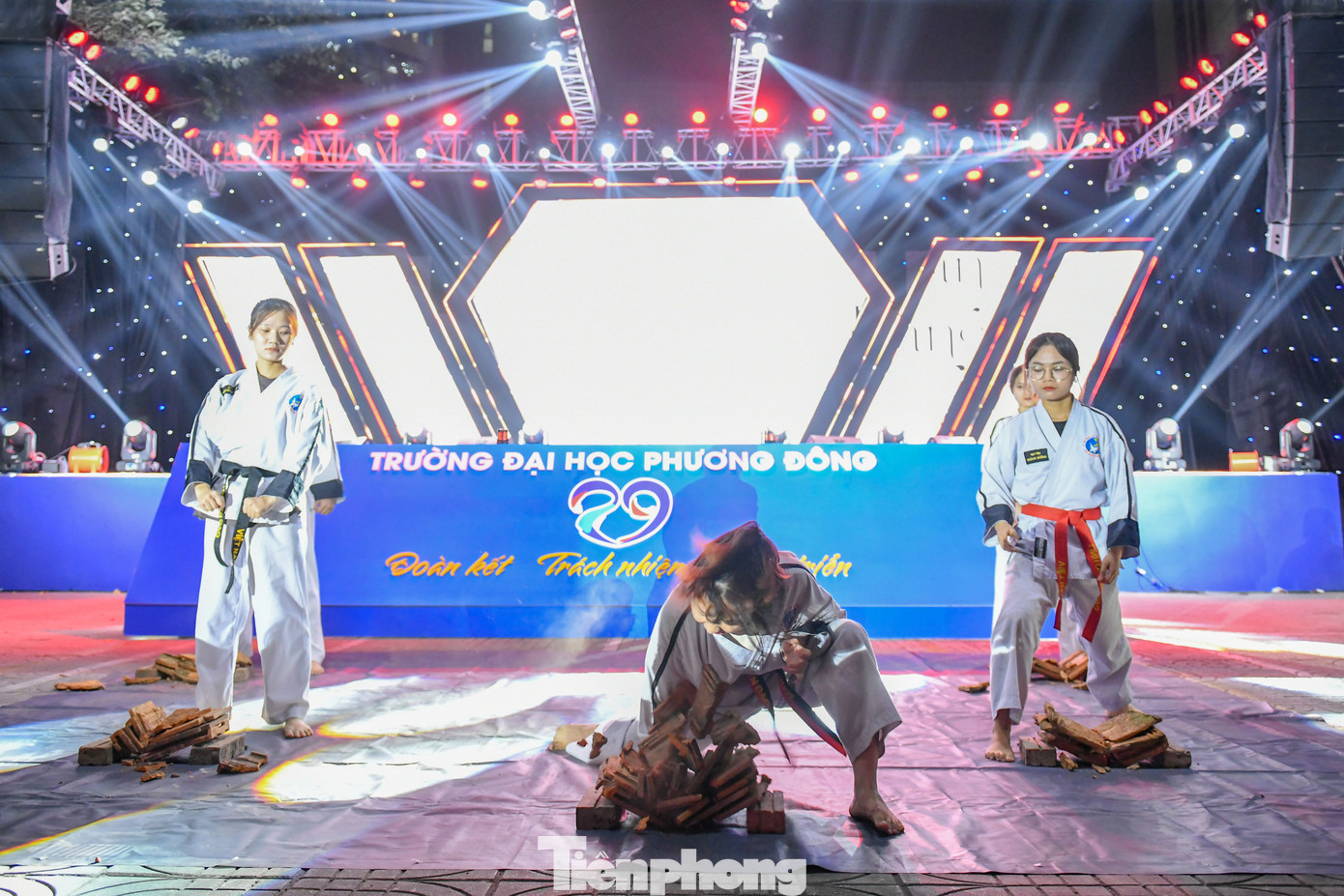 Thực hiện chương trình công tác Đoàn - Hội và phong trào thanh niên năm học 2023 - 2024, kỷ niệm 29 năm ngày thành lập Trường, Đoàn Thanh niên - Hội Sinh viên trường ĐHDL Phương Đông tổ chức đêm nhạc hội “Chào Tân Sinh viên K30 - Norah 2023” trong tối ngày 23/10 tại sân trường.