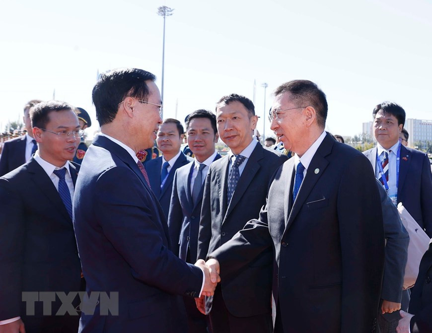 Lễ tiễn Chủ tịch nước Võ Văn Thưởng tại Sân bay Bắc Kinh. (Ảnh: Thống Nhất/TTXVN)