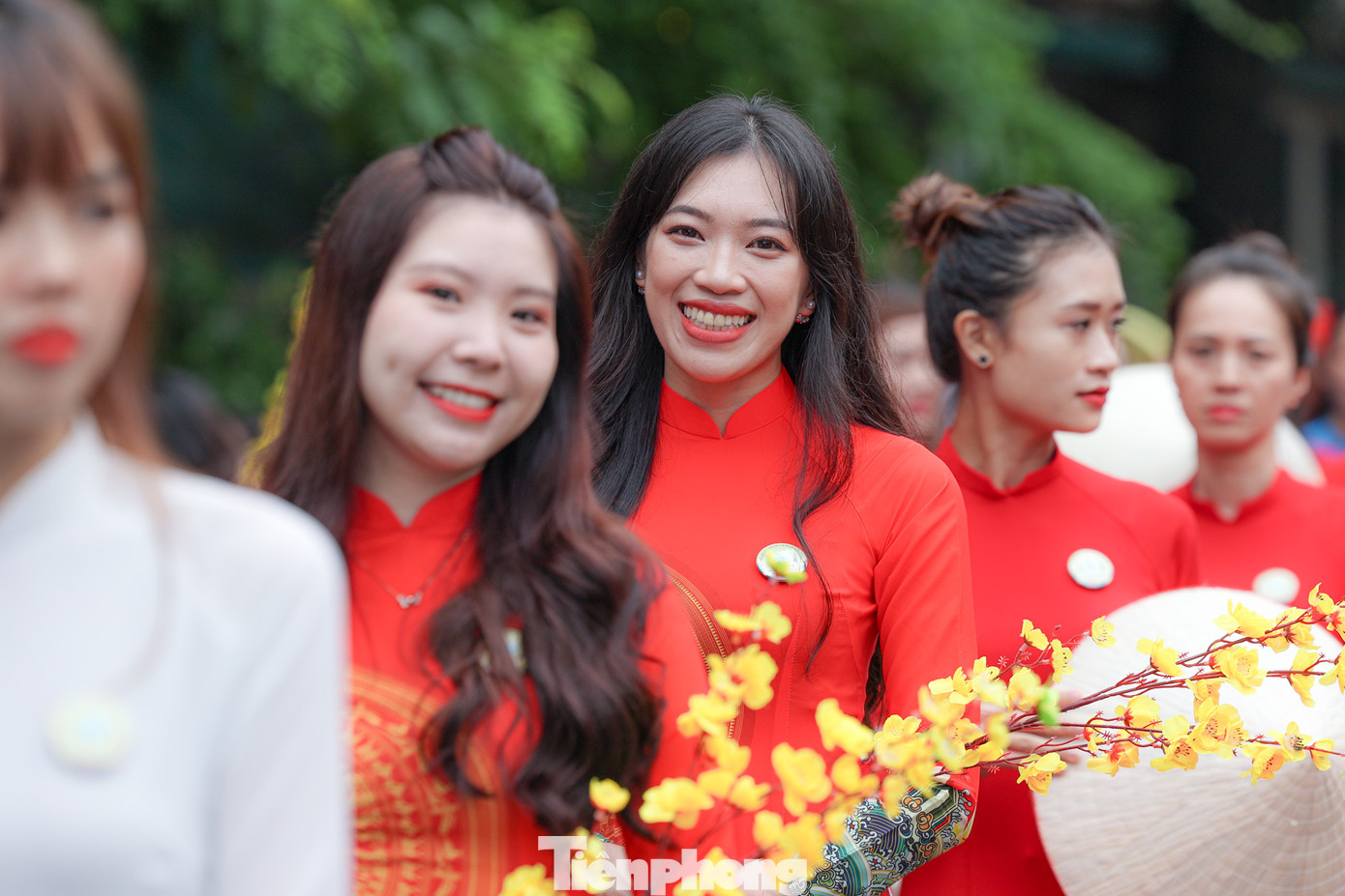 Tình yêu áo dài sẽ được lan tỏa qua phần trình diễn áo dài cộng đồng của hàng trăm phụ nữ.