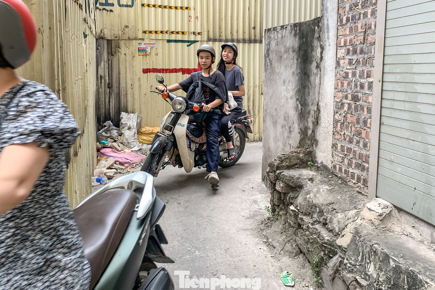 Các phương tiện có nhu cầu đi trên phố Cát Linh (trên đoạn và hướng từ phạm vi rào chắn đến Giảng Võ) đi theo hướng: Cát Linh - An Trạch - Hào Nam - Giảng Võ.