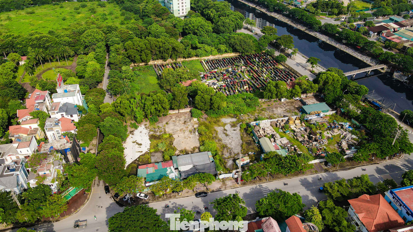 Tương tự, ô đất C1/TH3 (TH.III.16.1) được quy hoạch xây dựng Trường THPT Hoàng Liệt. Ô đất nằm trên đường Trần Thủ Độ (phường Hoàng Liệt), gần cầu Tứ Hiệp.