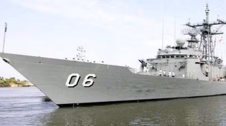 Một tàu chiến Trung Quốc