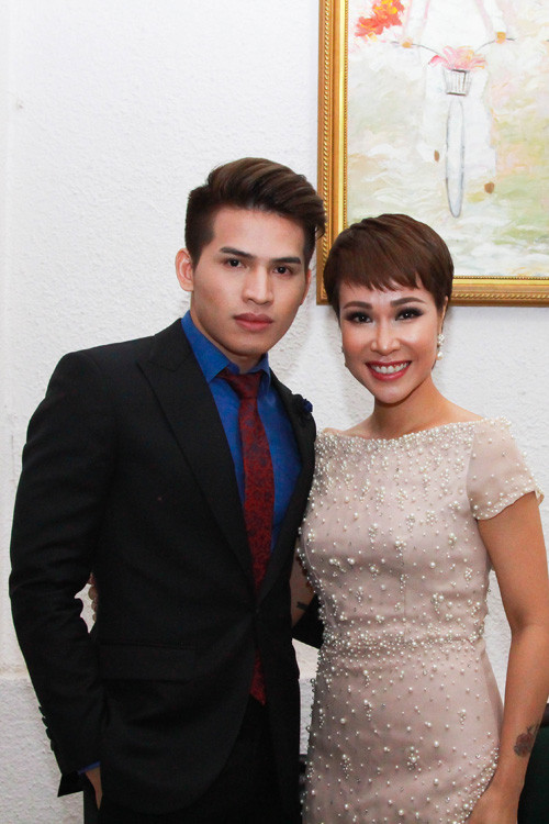 Lệ Quyên đấu giá dây chuyền mặt Phật làm từ thiện ảnh 9