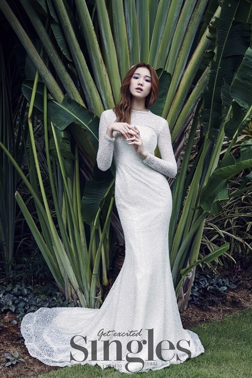 4 mẫu váy cưới đẹp long lanh cho cô dâu mảnh mai ảnh 5