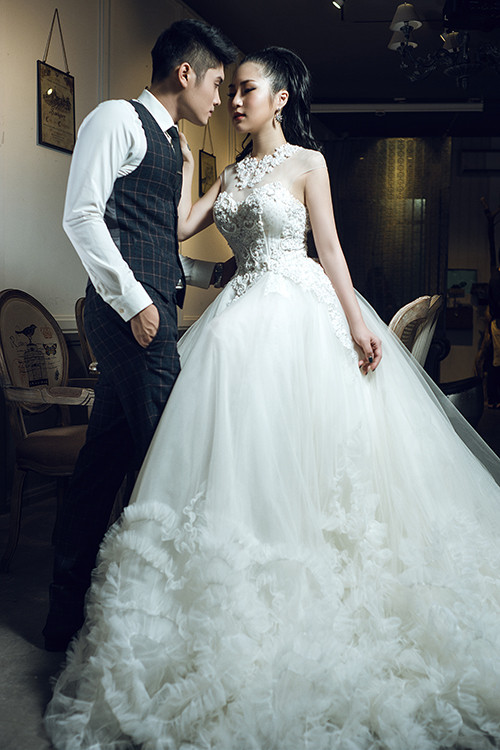 Cô dâu Hương Tràm gợi cảm, ngọt ngào trong 'Ngày cưới' ảnh 5