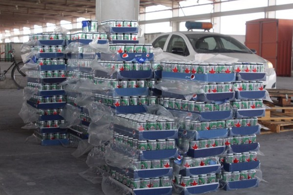 Bắt giữ 48.000 lon bia Heineken 'khoác áo' Pepsi để nhập lậu ảnh 1
