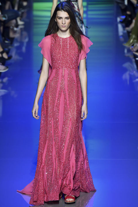 Những chiếc váy bán chạy chóng mặt ngay lần đầu trình diễn ảnh 22