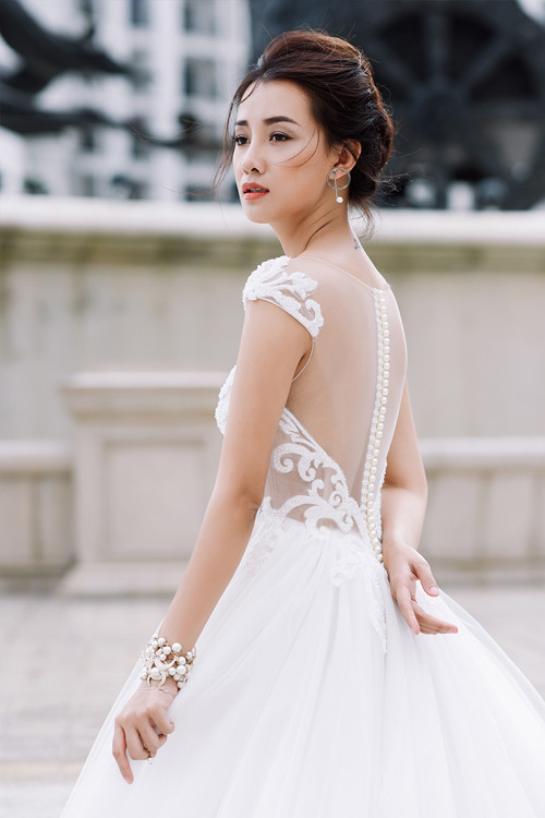 Vẻ đẹp mong manh của MC Quỳnh Chi khi hoá thành cô dâu ảnh 8