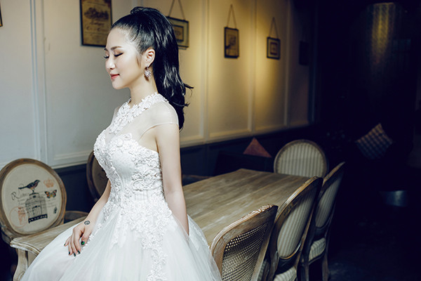 Cô dâu Hương Tràm gợi cảm, ngọt ngào trong 'Ngày cưới' ảnh 2